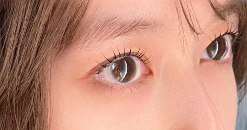 画面の見過ぎで目が小さくなる!?デジタル疲れを味方につける「映え目元」の作り方