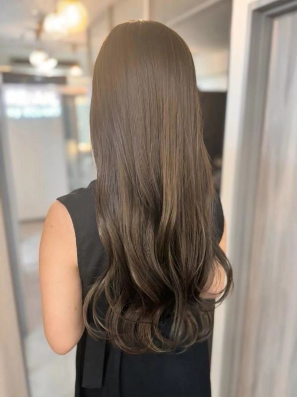 ブリーチなしで外国人風カラーを叶える!縮毛矯正との組み合わせで理想の透明感ヘアを実現する方法を美容師が解説